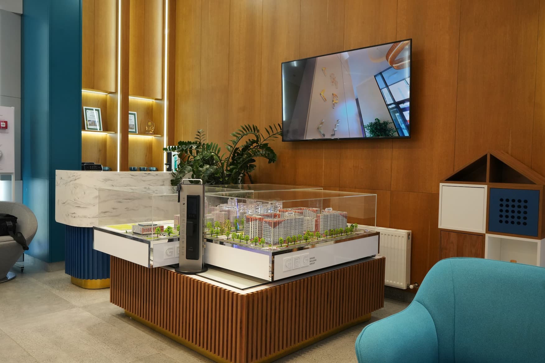 300 000+ м²  качественного жилья